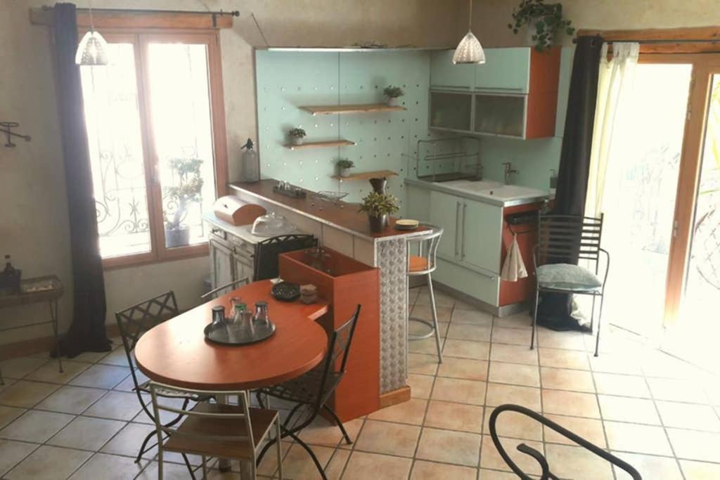 Joli Loft Dans Village Pittoresque Péret Exteriér fotografie