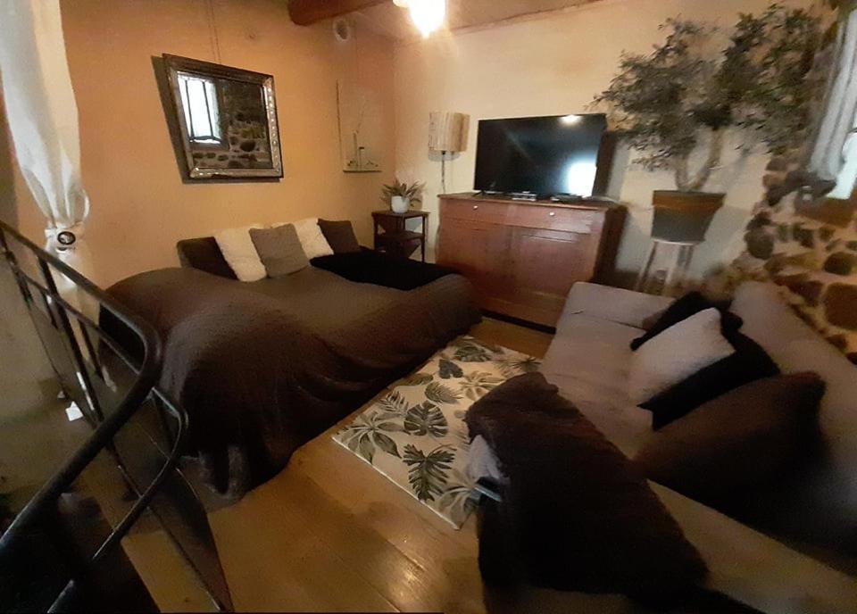 Joli Loft Dans Village Pittoresque Péret Exteriér fotografie